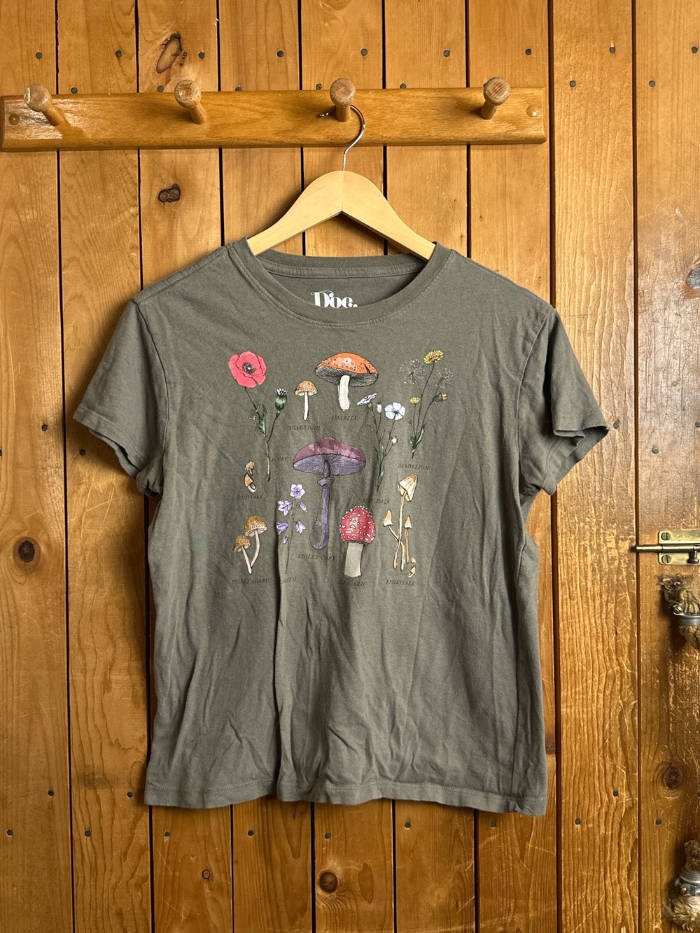 Doe Green Mushroom & Wildflower Graphic Tee Women’s Size Small